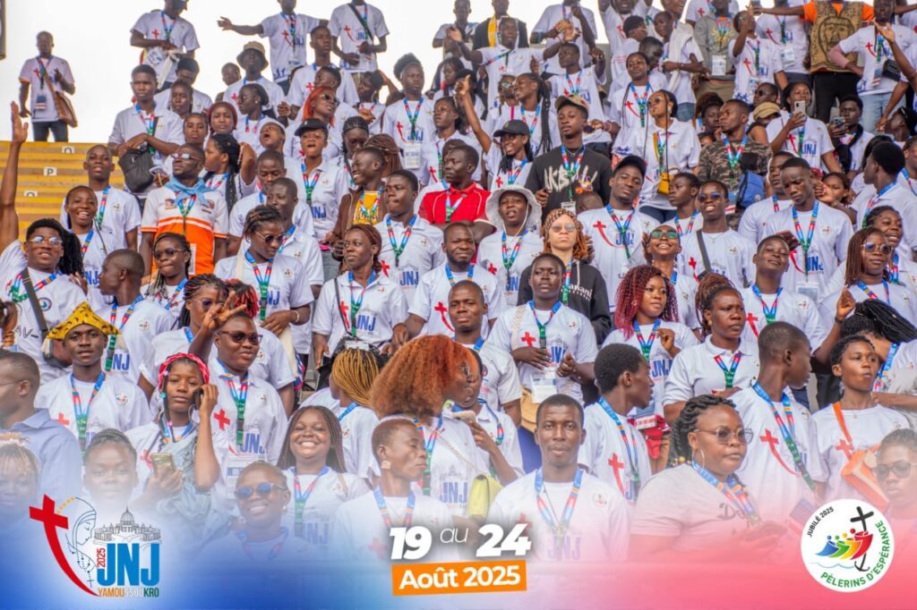Un groupe des jeunes au JNJ d'Abidjan